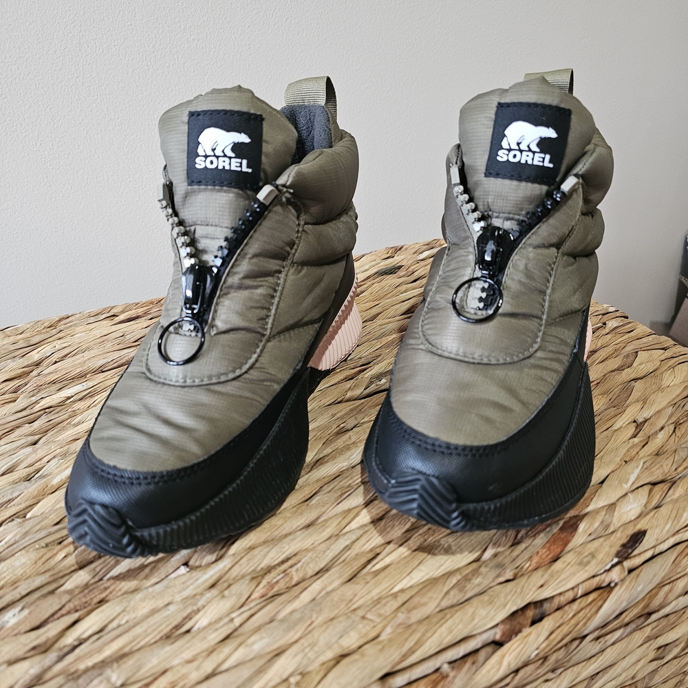Sorel Olive and Black Quilted Zip Boots